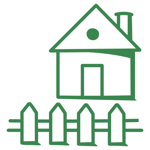 maison avec jardin verdoyant, pelouse et clôture en bois autour